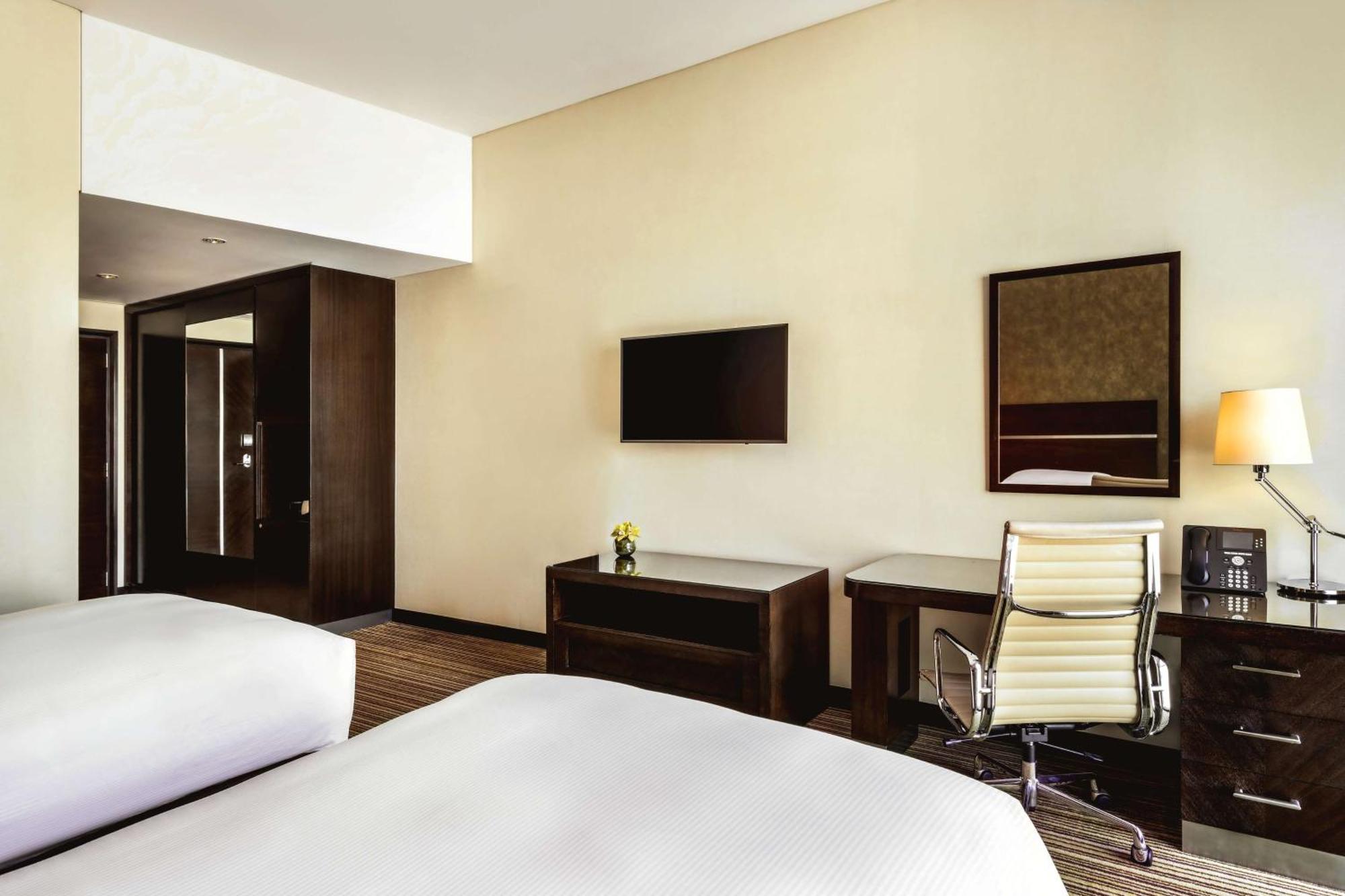 Отель Hyatt Regency Oryx Доха Экстерьер фото